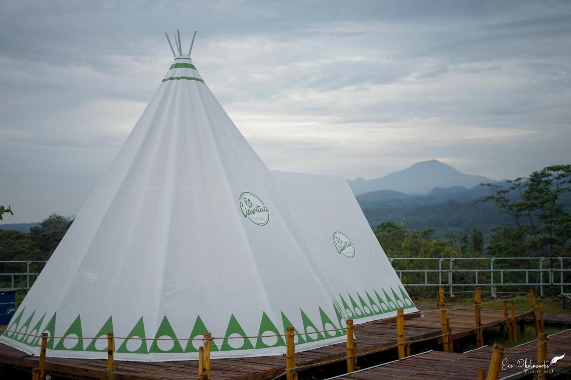 Ciawitali Glamping Hotel Cibitung Dua Buitenkant foto